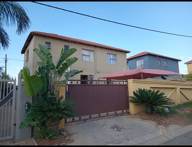 1 BEDROOM FREEHOLD TO LET IN COSMO CITY